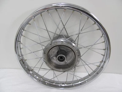 Yamaha AT3 1973 125cc rueda trasera con amortiguador de piñón y banda de llanta Foto 1 de 4