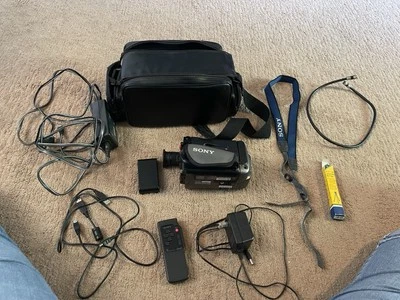 Sony Handycam Vision Camcorder CCD-TRV22 NTSC Video 8 8mm 26x Digital Zoom Works - Image 1 of 4