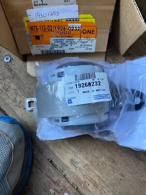 (1) One Original GM NOS 2009-17 Buick Enclave Rear Center Retractor Seatbelt - Image 1 of 4