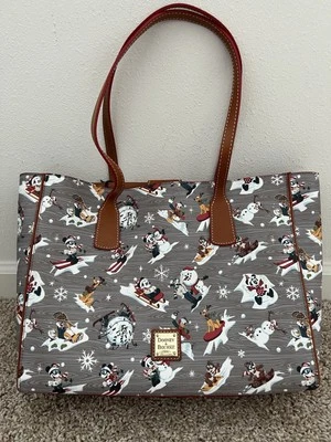 Bolsa Tote 1 Dooney & Bourke 2021 “WALT’S LODGE” Parques Disney - Nova! - Imagem 1 de 4