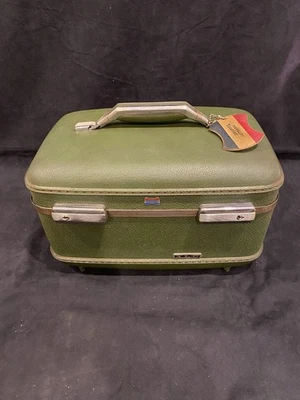 复古 AVOCADO 绿色美国旅游蒂亚拉硬质火车盒 — 第 1/4 张图片