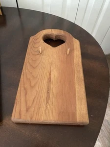 Vintage Wooden 2 Peg Heart Cutout Message Board - Picture 1 of 2