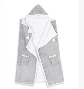 Gray pom-pom hoodie throw - Picture 1 of 2