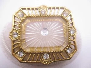 Broche prendedor vintage vidrio alcanfor tono dorado calado circonita imitación estilo victoriano B6 - Imagen 1 de 6