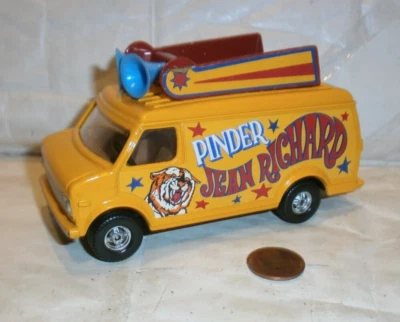 Corgi Pinder Circus Chevy Van / Booking office - Image 1 of 2