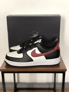 Nike Air Force 1 Low‘07 Weiß Schwarz Rot 44,5 - Bild 1 von 6