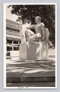 c.1950s RPPC Barre VT statua granito monumento C. Ernest Walker - Foto 1 di 2