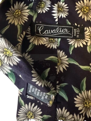 Men’s Cavalier Necktie 57x3.5 100% Cotton Made In USA Floral Daisies Preppy - Image 1 of 4