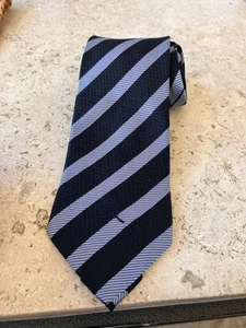 Condesa Mara Nueva York - Corbata de diseñador - TODA SEDA - Hecha a mano - Rayas azules - Imagen 1 de 6