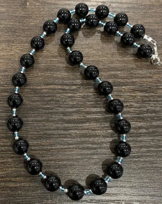 Collar de cuentas de semillas de vidrio azul brillante y ágata negra de 17" Foto 1 de 3