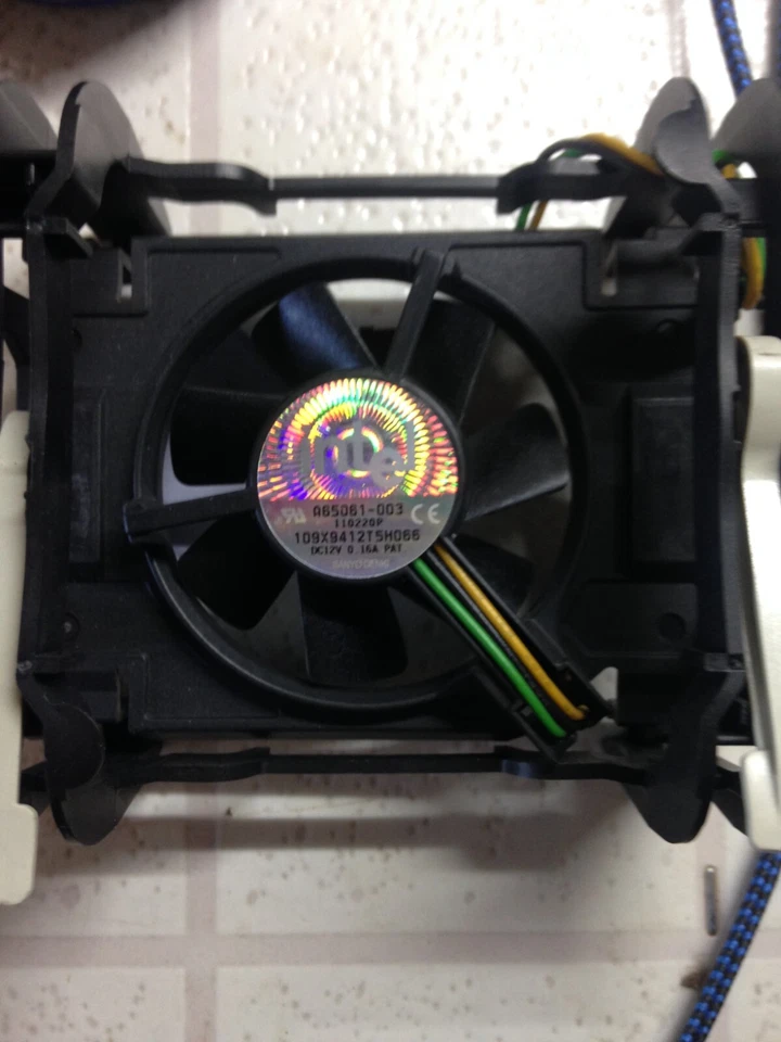 Intel A65061-003 CPU Fan. DC 12V, 0.16 A. Used. - Image 1 of 1