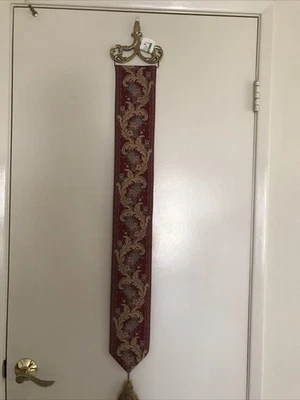 "Tapiz de pared vintage Metrax Bélgica 44"" latón pegatina original borla roja" Foto 1 de 4