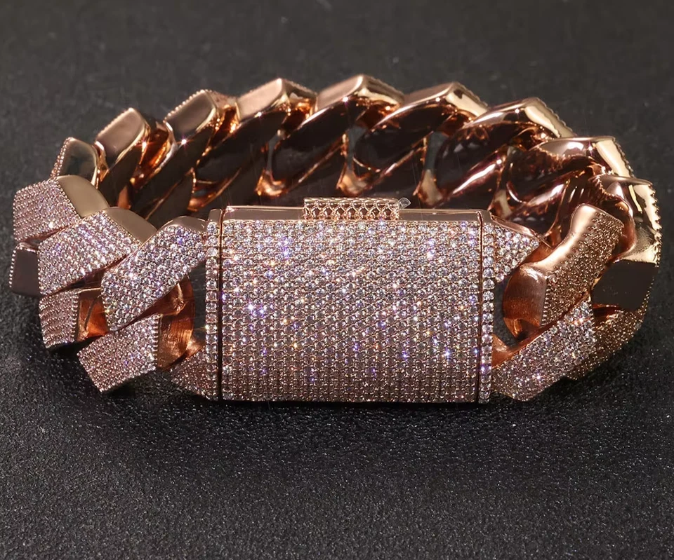 Brazalete de eslabones cubanos de diamantes simulados de corte redondo de 15 quilates chapado en oro rosa de 14 quilates Foto 1 de 4