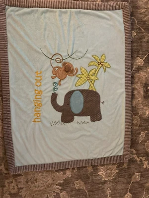 Manta bebé koala colgante mono elefante palmera marrón sherpa Foto 1 de 4