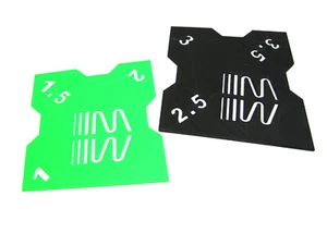 Sturzlehre 1:8 schwarz-grün 2 Platten 6 Winkel RC Auto Car quick camber gauge - Foto 1 di 1