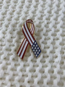 Patriotisches Band amerikanische Flagge Sammler Anstecknadel - Bild 1 von 2