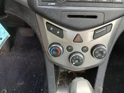 Used A/C Selector Switch fits: 2014 Chevrolet Sonic Htbk w/o heated seats Grade Foto 1 de 4