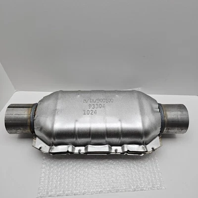 Walker Exhaust Ultra EPA 93304 Universal Catalytic Converter 3" Inlet/Outlet - Image 1 of 4