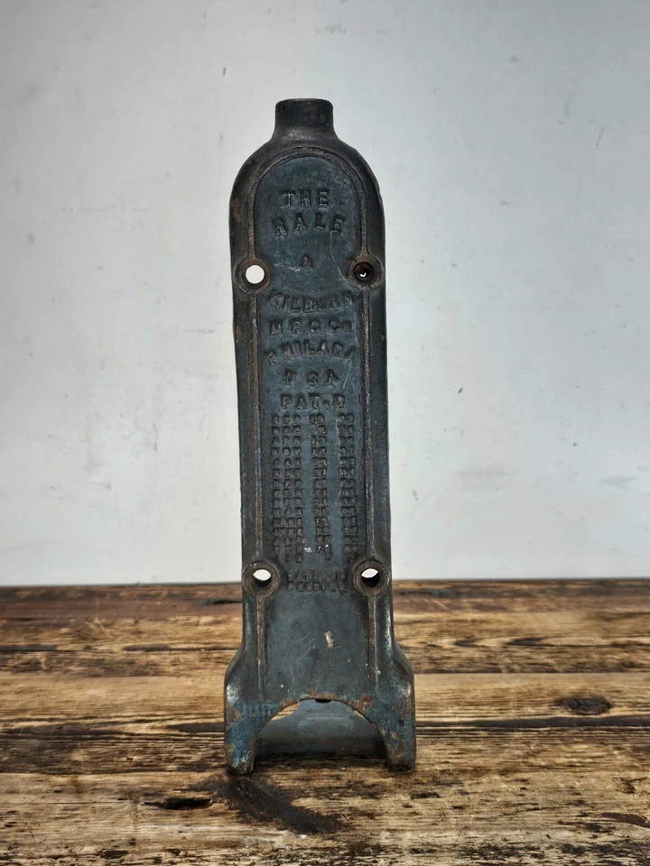 Historic Rail Transport Collectible - Genuine Hale & Kilburn Seat Bracket - Image 1 of 4