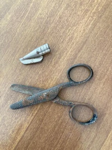 Sacapuntas de metal vintage Eagle Pencil Co. Nueva York EE. UU. y tijeras antiguas - Imagen 1 de 2