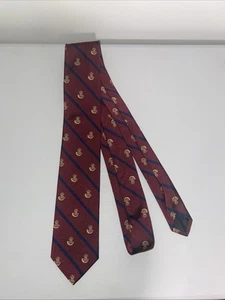 Cravatta girocollo Brooks Brothers 346 100% seta stemma logo righe rosse 58”x3” nuova con etichetta - Foto 1 di 5