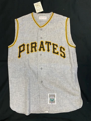 Roberto Clemente Pirates Mitchell & Ness Cooperstown Grey Jersey Size Medium Cover