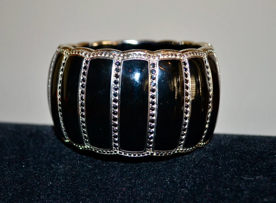 Nuevo brazalete festoneado de resina MIRIAM SALAT $995 CIRCONITA CÚBICA NEGRO RODIO PLATA Foto 1 de 4