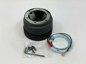 "Kit adaptador de buje de volante MOMO para Corvette 69-04 ""distribuidor de EE. UU." - Imagen 1 de 2