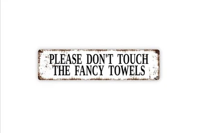 Letrero de metal rústico de toallas de lujo para piscina y baño Foto 1 de 4