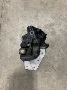 16 17 18 19 YAMAHA SIDEWINDER XTX RIGHT SHOCK MOUNT 8KC-F376J-00-00 22286 - Picture 1 of 3