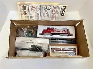 Tyco 1983 HO Bubble Yum Train Set 7603Q Promocional Santa Fe Loco Tycoscene Nuevo - Imagen 1 de 13