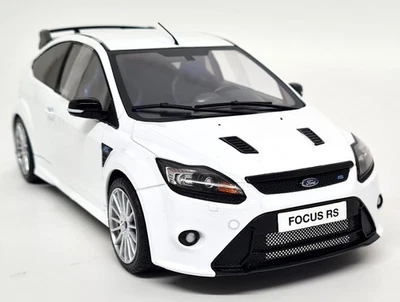 Solido 1/18 Ford Focus RS MK2 Frozen White Metallic 2009 Diecast Scale model car - Image 1 of 4