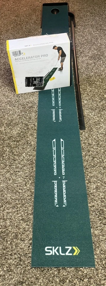 Коврик для паттинга SKLZ Accelerator Pro с возвратом мяча с тренировочным ковриком для гольфа - Изображение 1 из 4