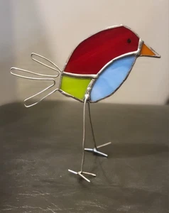 Birdie de vitral artesanal 4,5"x4,5". Cuidador de estante - Imagen 1 de 9