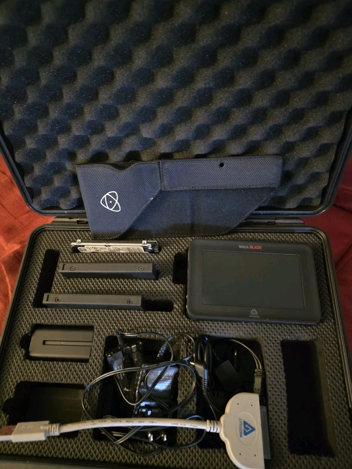 ATOMOS Ninja Blade 5" HDMI On-Camera Monitor Recorder 1 TB gb 2- 500gb SSD - Image 1 of 4
