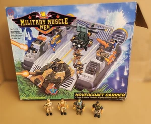 Base aerodeslizador Military Muscle Men 1993 con caja y 4 figuras - Imagen 1 de 15