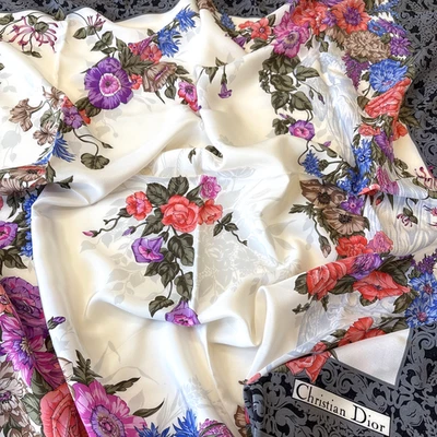Bufanda de seda Christian Dior 33 pulgadas floral multicolor estilo encaje borde cuadrado Foto 1 de 4
