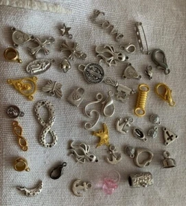 COLOMBIA Jewelry Making Finding Charms Pendant Necklace Mixed Lot +450 Pieces - Picture 1 of 3