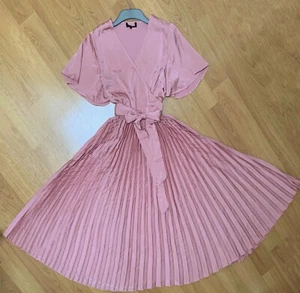 EN EL ESTILO JAC Jossa Plisado Envolvente Midi Vestido 12 NUEVO SIN ETIQUETAS Rubor Polvoriento Rosa - Imagen 1 de 11