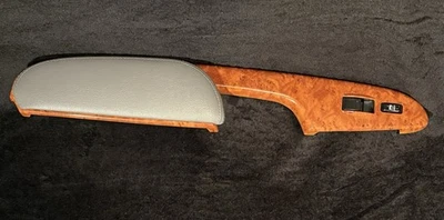 04-10 Toyota Sienna Front RH Door Panel Woodgrain/Gray Armrest Storage OEM - Image 1 of 4