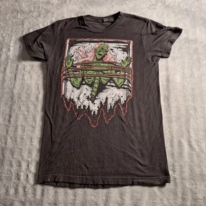 Camiseta Gráfica Terror Negra Diseño Criatura Zombie Estilo Envejecido Talla Pequeña  - Imagen 1 de 6