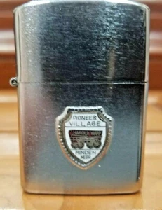 Vintage Working "HAROLD WARD PIONEER VILLAGE" Emblem LIGHTER / MINT 707/25 - Picture 1 of 4