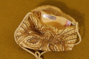 Bolso de ópera de noche vintage retro Carla Marchi con cuentas crema con diseño de carcasa dorada - Imagen 1 de 5
