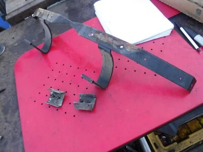 Arctic Cat 440 Panther 1974 V.I.P. Piezas nieve: BISAGRA CAPUCHA - completa - ambos lados Foto 1 de 2