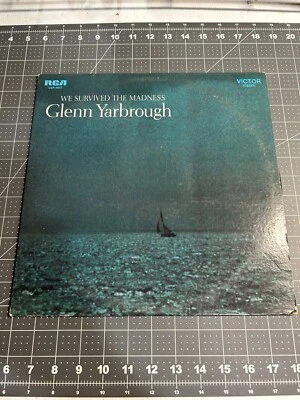 Glenn Yarbrough We Survived The Madness Foto 1 de 4