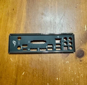 USED - ASUS IO SHIELD for ASUS ROG STRIX Z370E GAMING ( METAL_INSULATED) CLASS-A - Photo 1/3