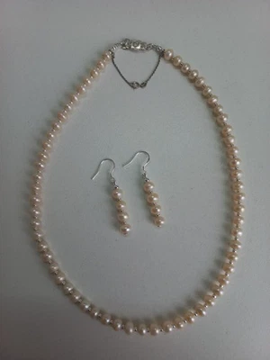 collier + boucles d oreilles en perles naturelles - Photo 1/3