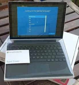 Microsoft Surface Pro 5 i5 Gen 7 - 8 GB Ram - 256 GB SSD + New keyboard. - Picture 1 of 9
