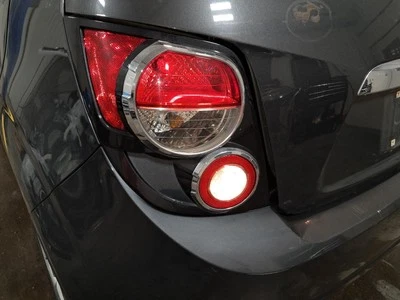 二手左尾灯总成适合:2014 雪佛兰 Sonic Htbk 左 A 级 — 第 1/4 张图片