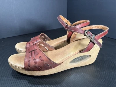 Sandalias De Colección Años 70 YoYos Recorte Hippie Groovy Tacón de Cuña Cuero Marrón Talla 8.5 LEER Foto 1 de 4